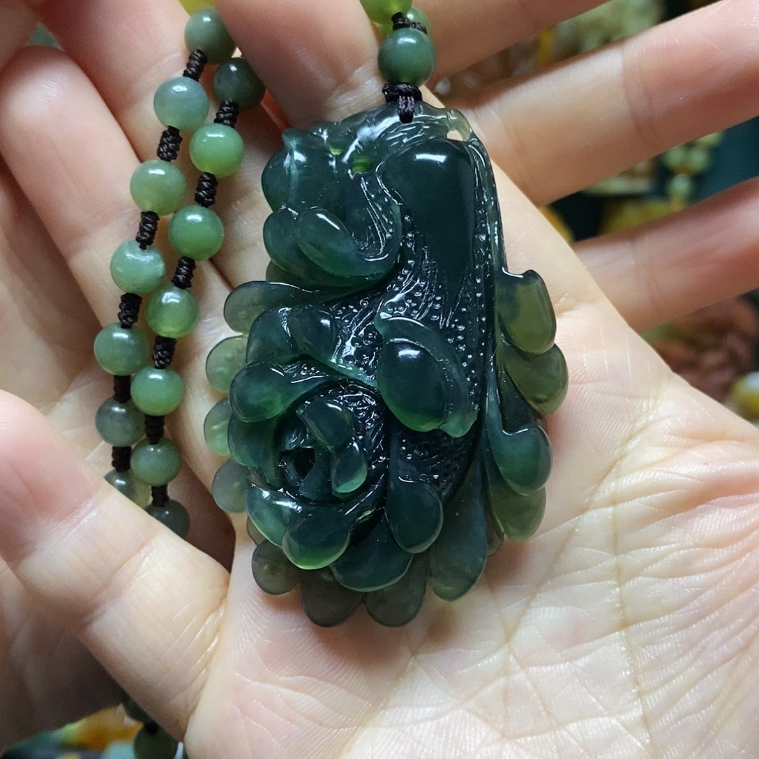 岫玉未镶嵌吊坠(赠链)