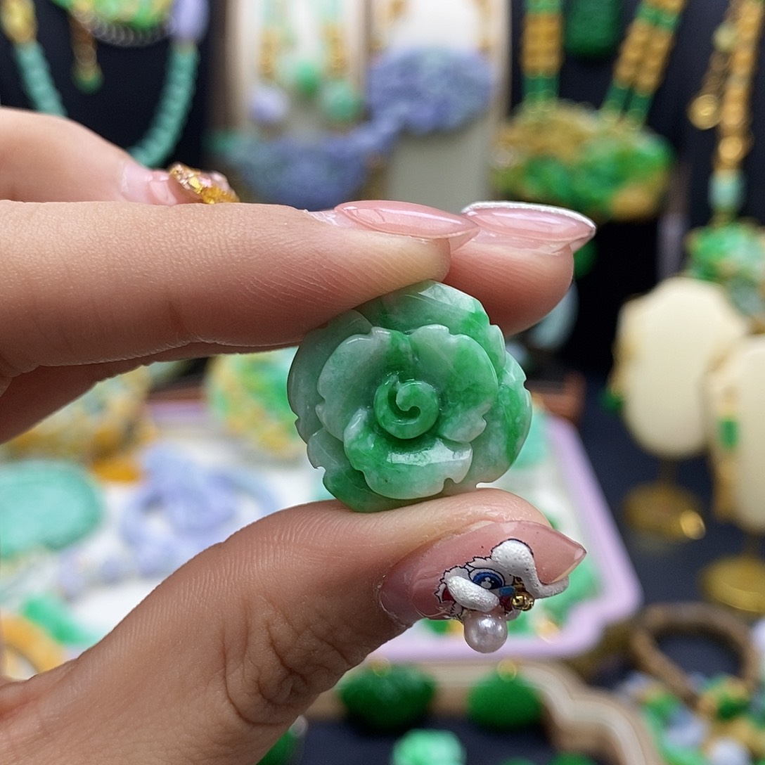 翡翠挂件未镶嵌天然