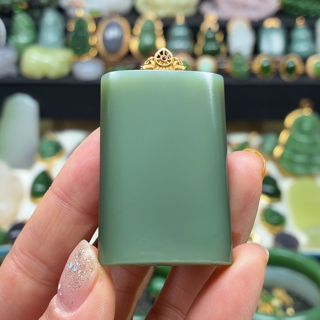 和田玉18K金镶嵌颈饰