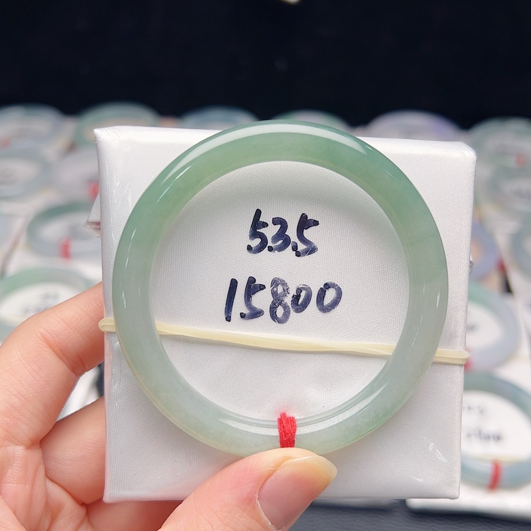 翡翠未镶嵌手镯（圆镯）