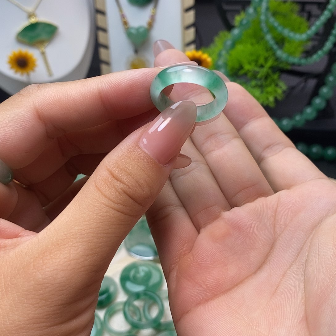 未镶嵌石英岩玉戒指