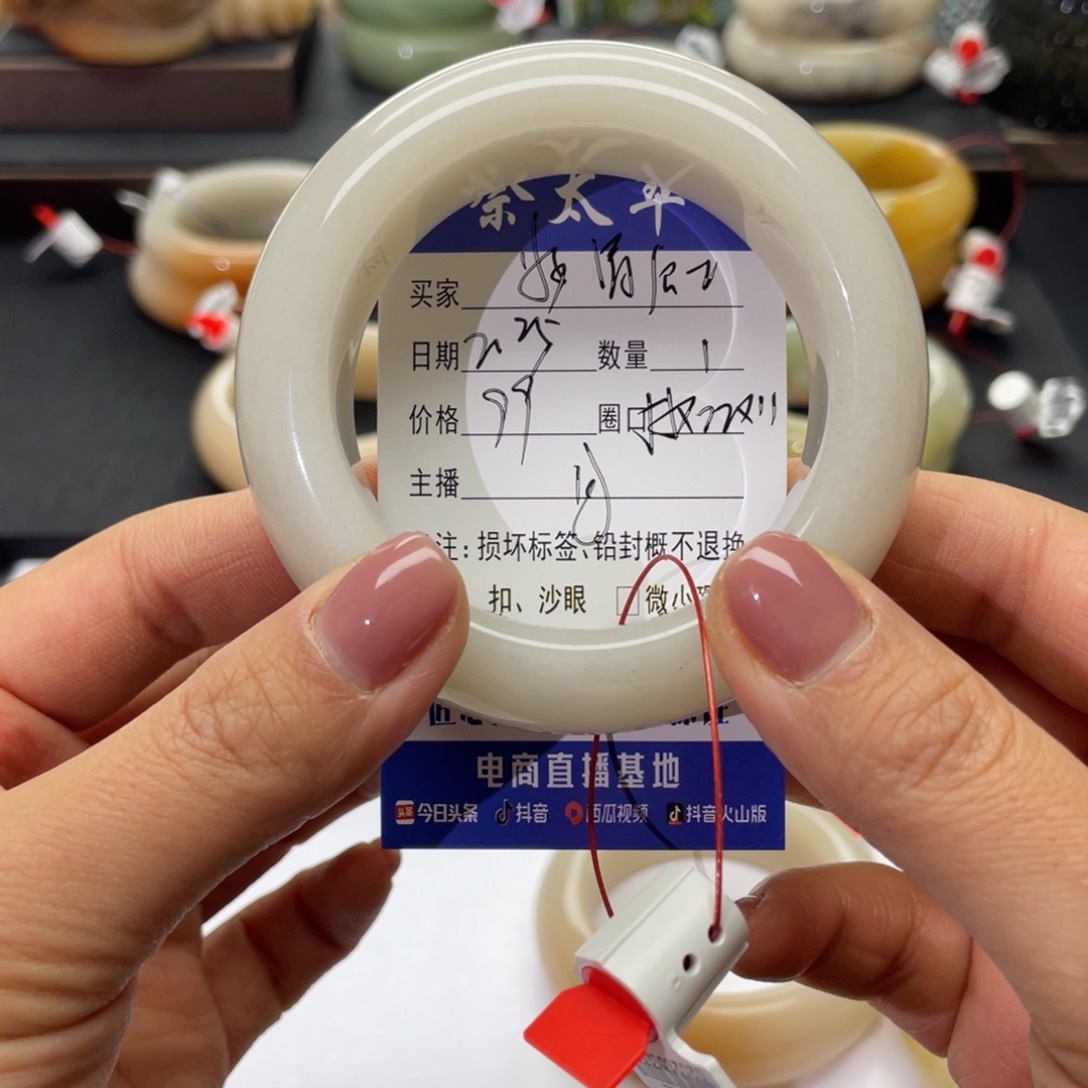 石英质玉手镯未镶嵌妙**士
