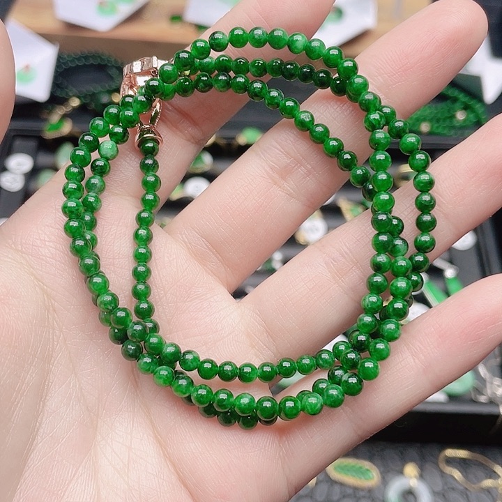 翡翠颈饰未镶嵌俏**?天然翡翠