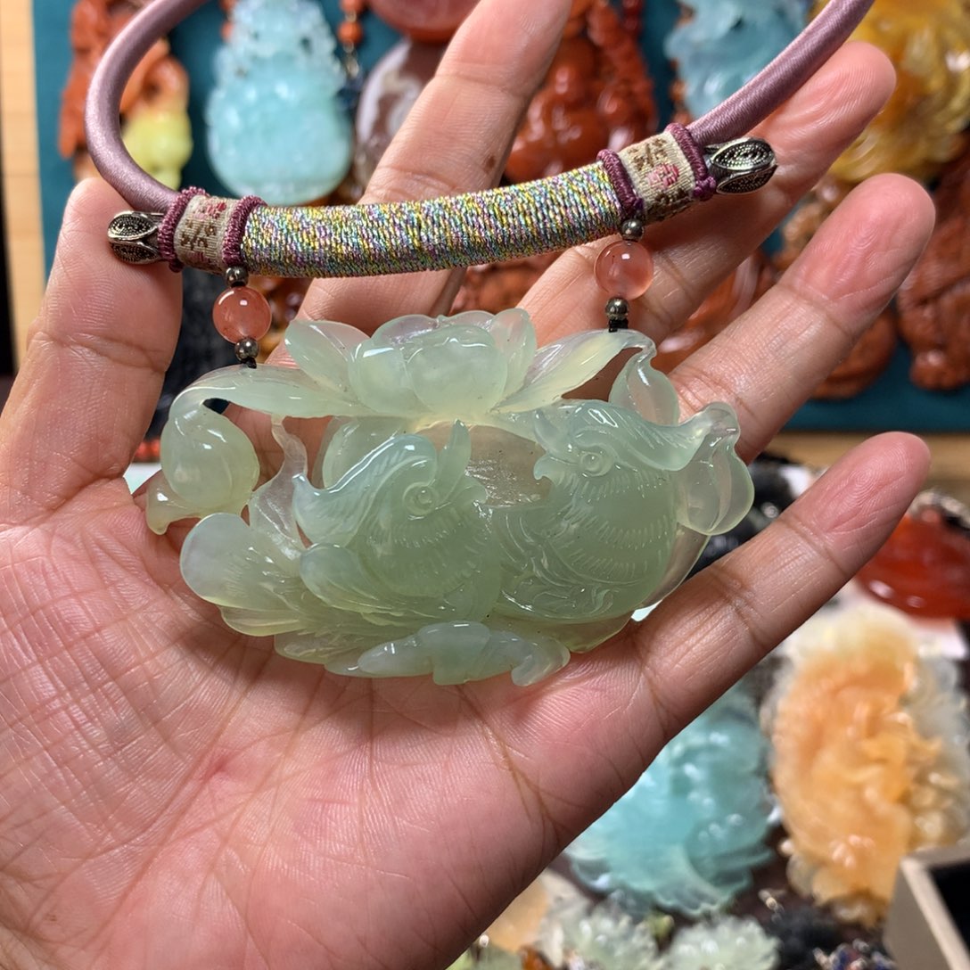 蛇纹石玉挂坠未镶嵌