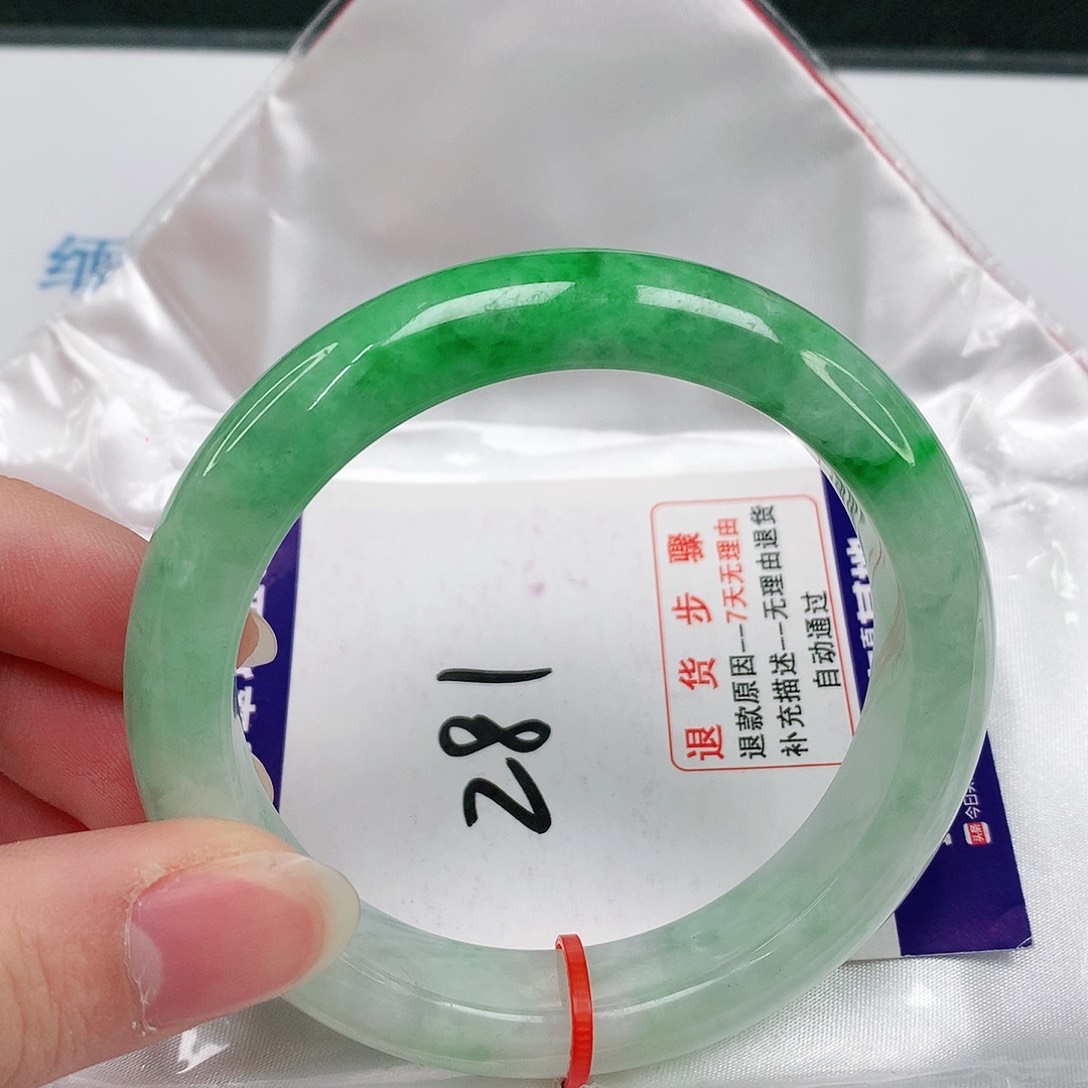 翡翠手镯未镶嵌翡翠