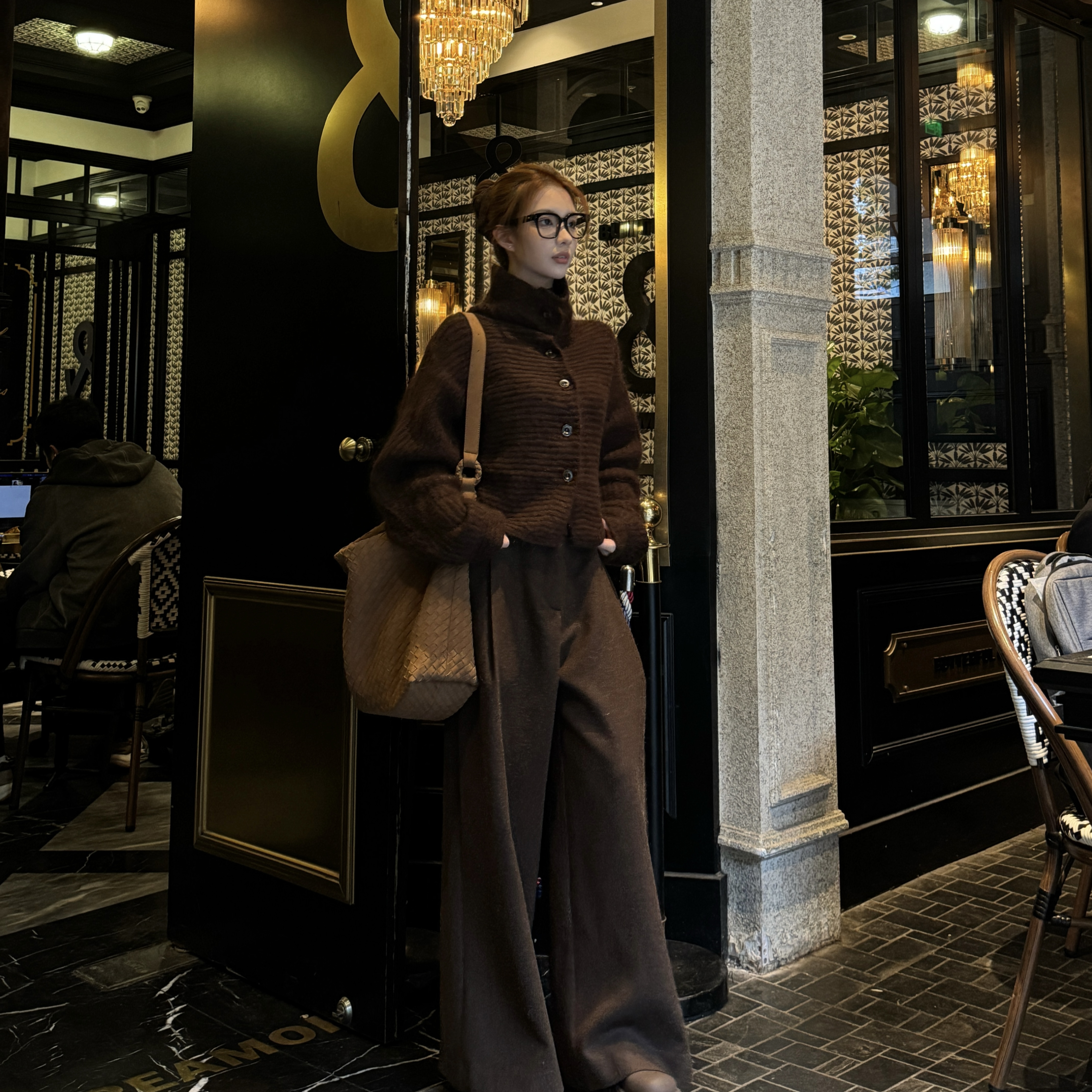 谁懂！复古咖色马海毛开衫，韩系女主穿搭模版