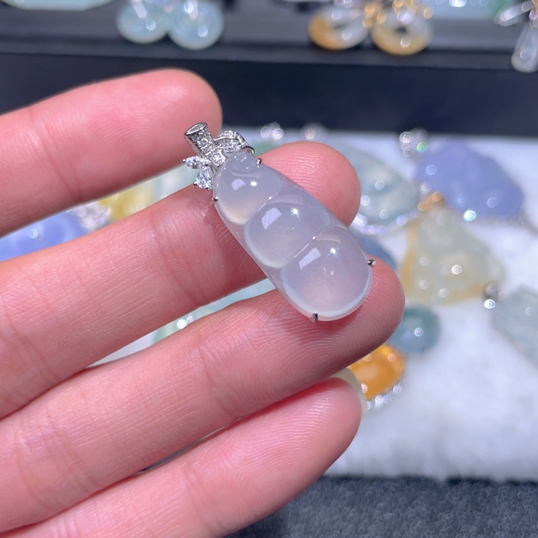 颈饰18K金镶嵌翡翠翡翠