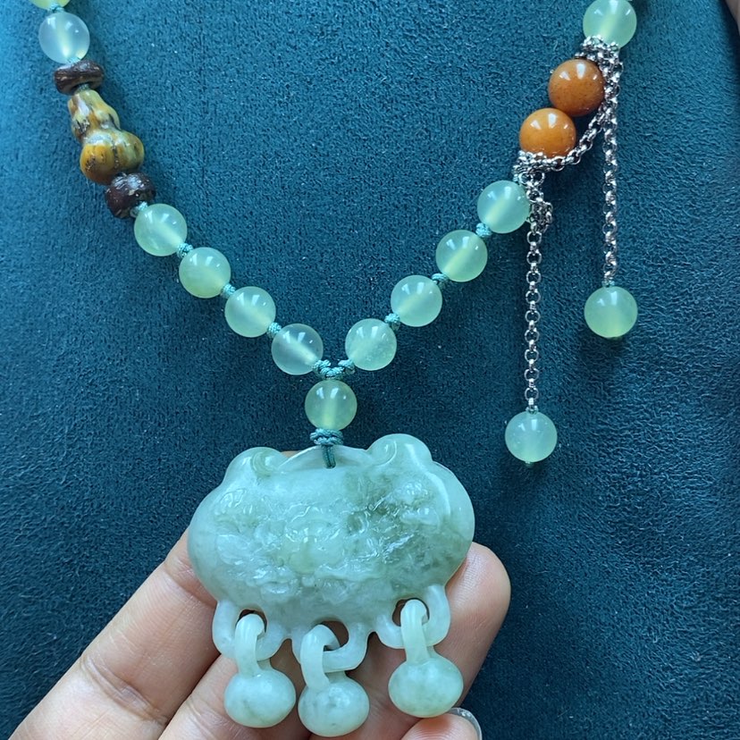 【闪购商品】蛇纹石玉未镶嵌吊坠