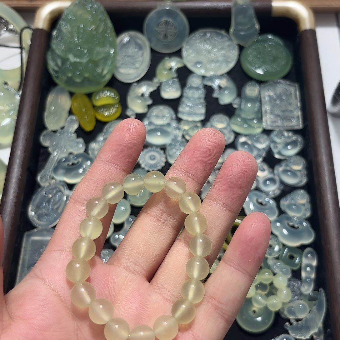 .***狗蛇纹石玉未镶嵌颈饰