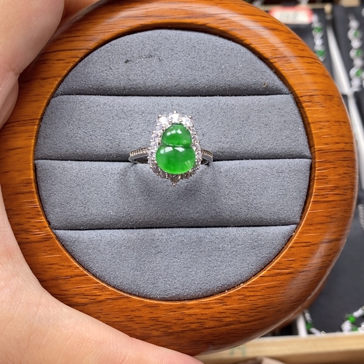 翡翠颈饰银S925镶嵌M****沫翡翠戒指