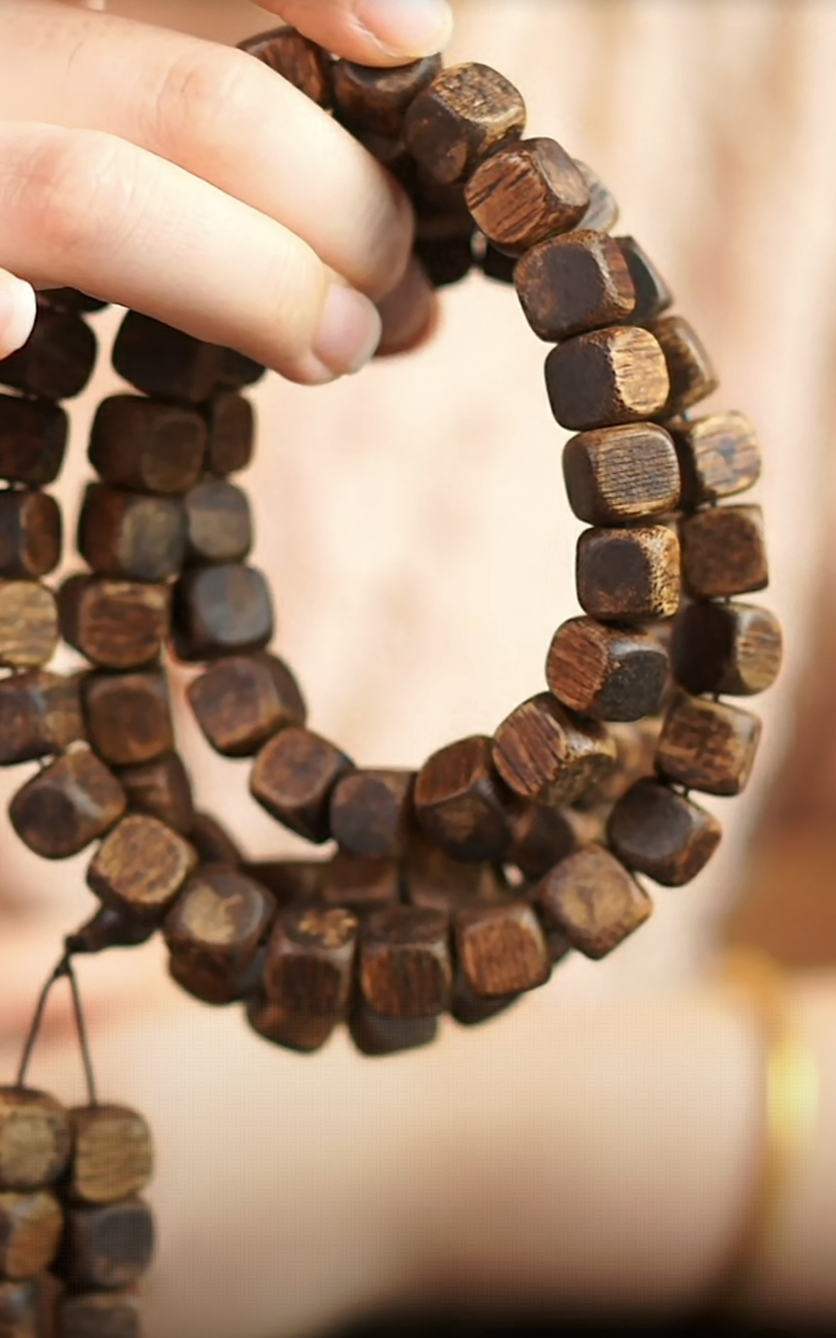 沉香蚁王 树心油白奇楠长串1.0方糖珠