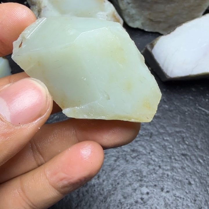 和田玉（糖玉）未镶嵌珠宝奇石