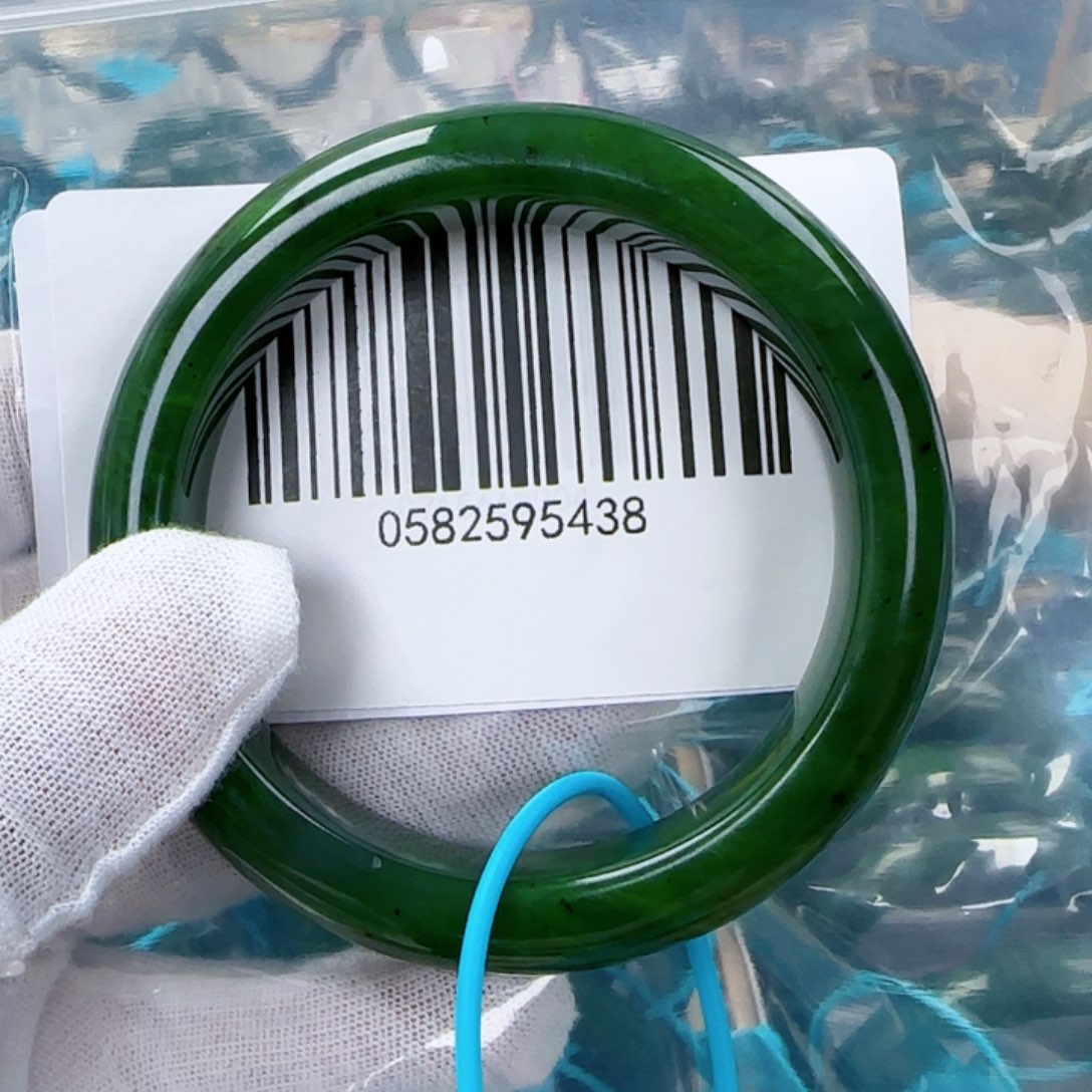 和田玉（碧玉）手镯未镶嵌微瑕56.57