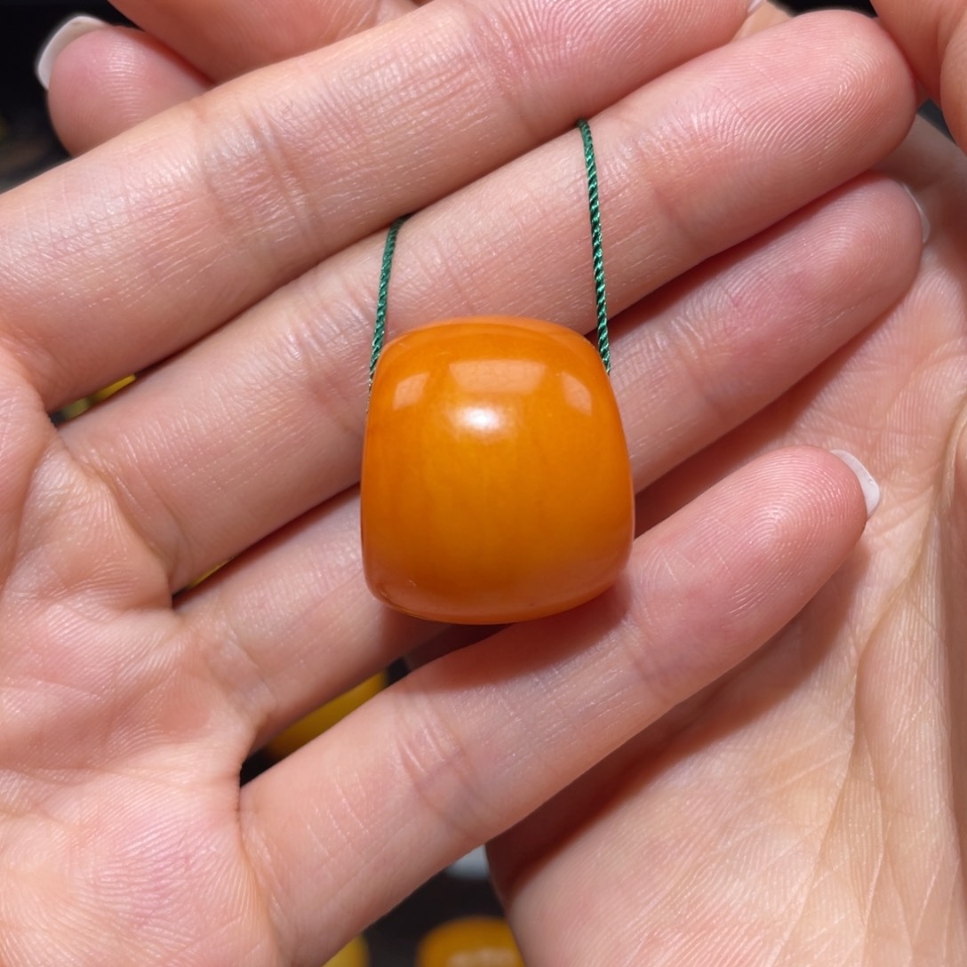 【闪购商品】琥珀裸石未镶嵌马蹄