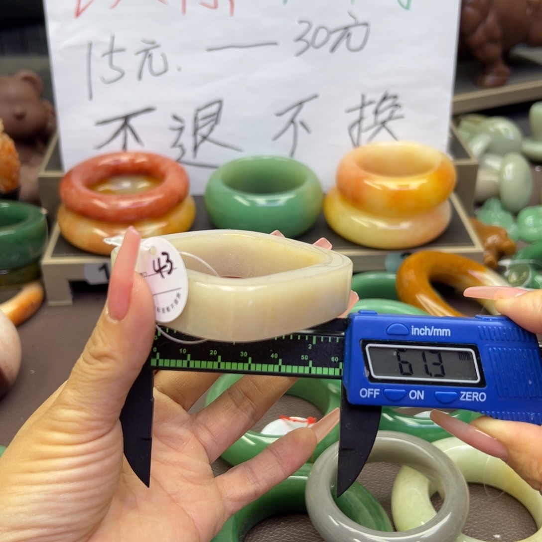 未镶嵌手镯石英岩玉