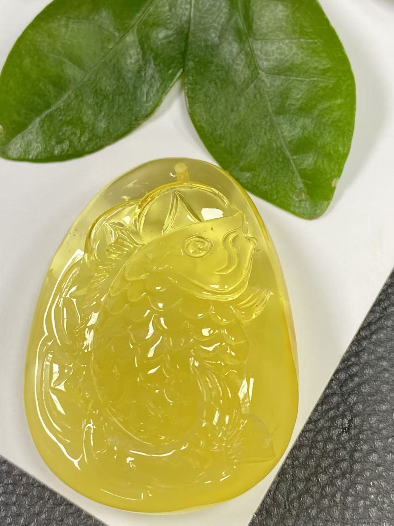 「戴琴珠宝」Q1192-蜜蜡雕刻件吊坠（多样性发其一）