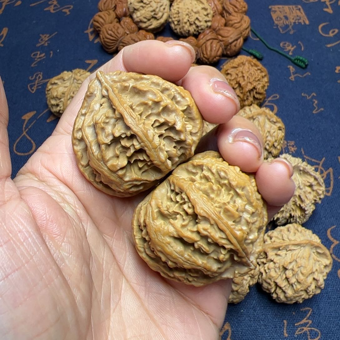文玩核桃把件秦岭野生植物核桃
