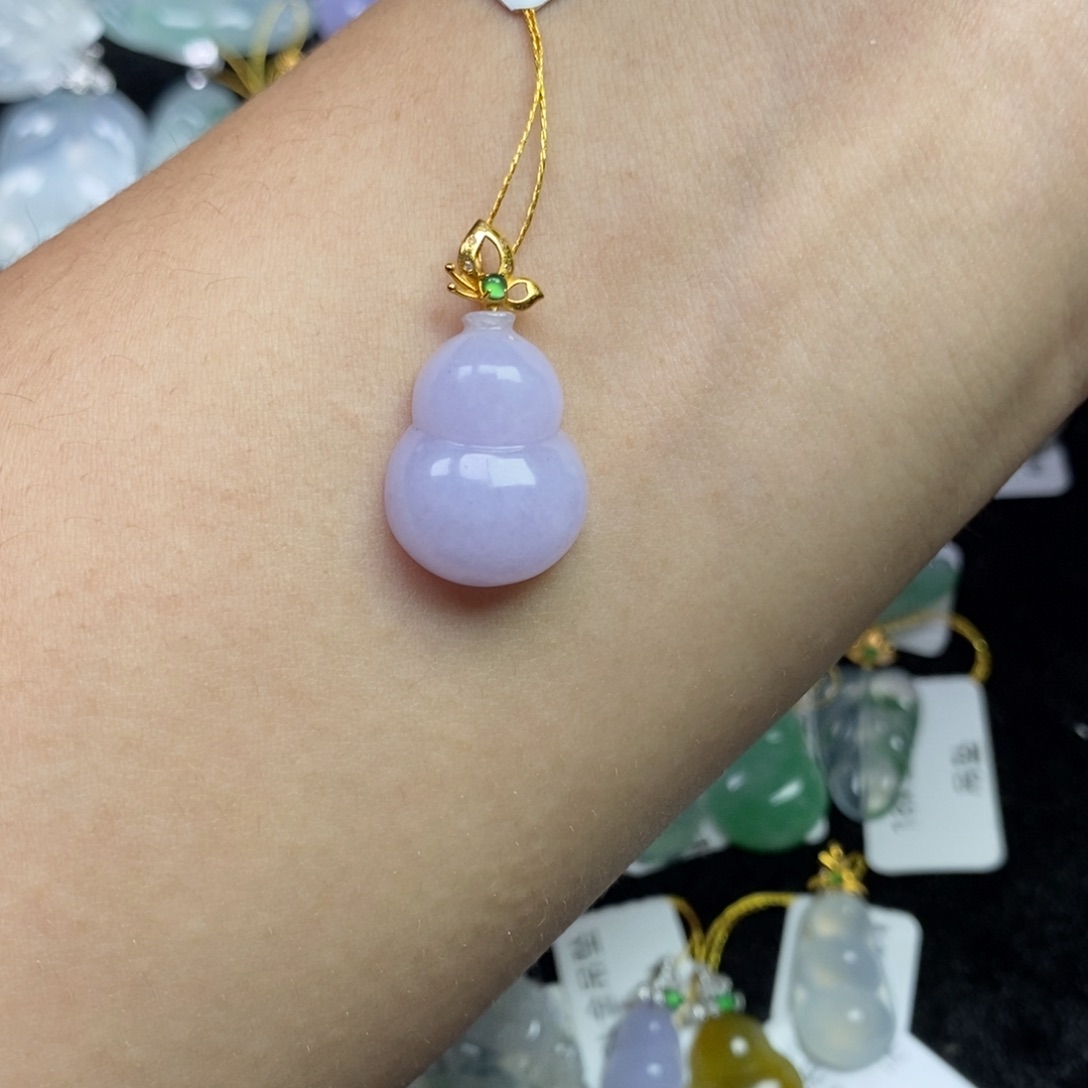 翡翠18K金镶嵌颈饰葫芦