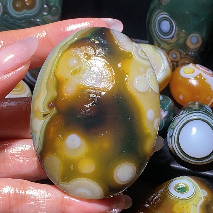 皇***岸玛瑙/玉髓未镶嵌珠宝奇石