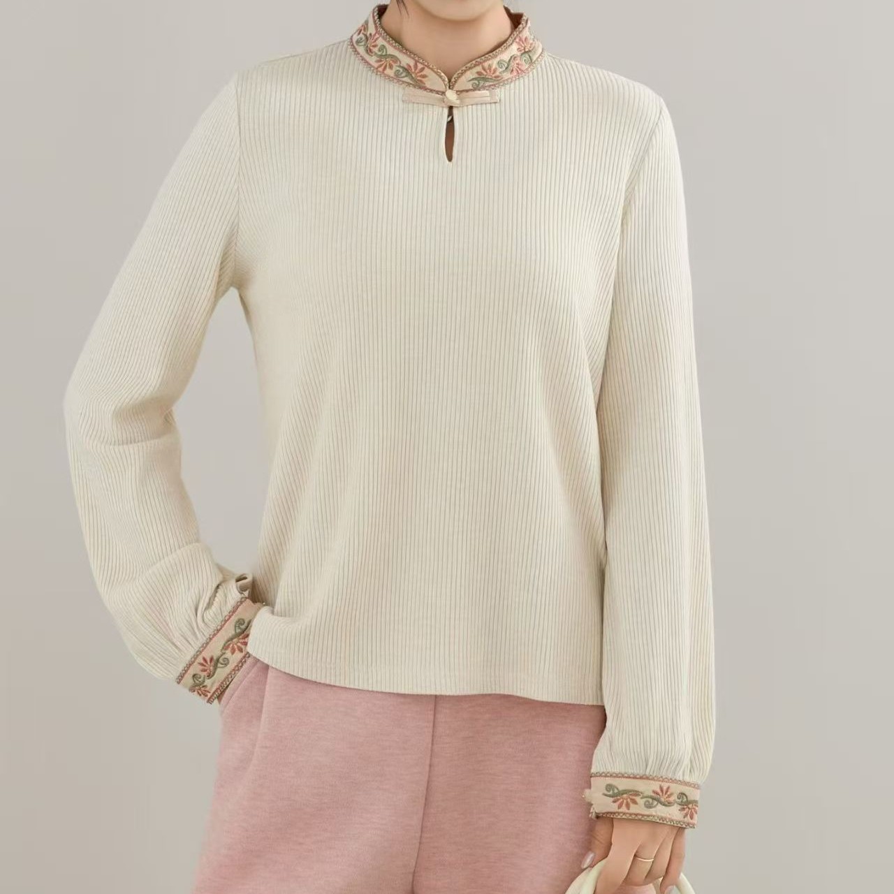 《轻如画》新款时尚打底衬衫立领刺绣纯色棉衬衫套头民族风复古上衣