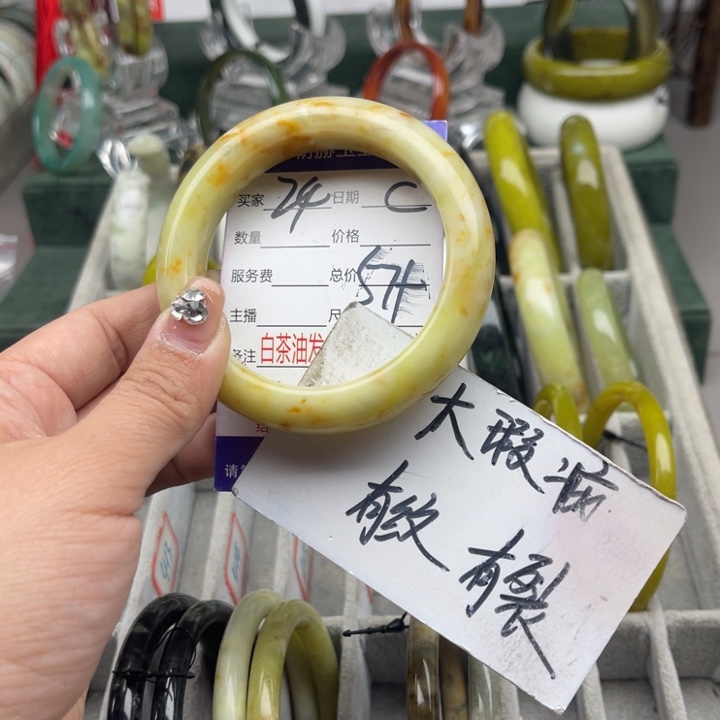 蛇纹石玉未镶嵌手镯