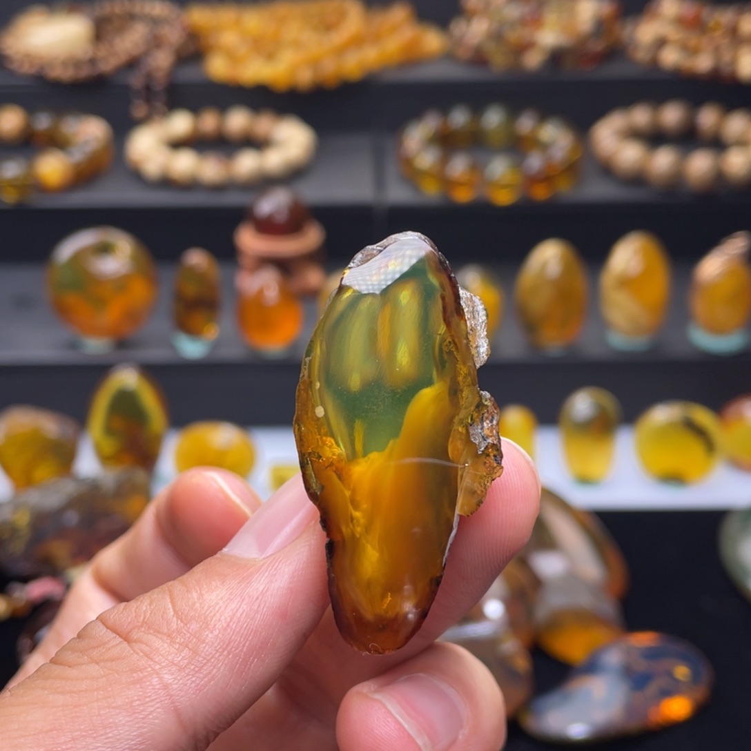 琥珀未镶嵌颈饰蜡溶洞原皮