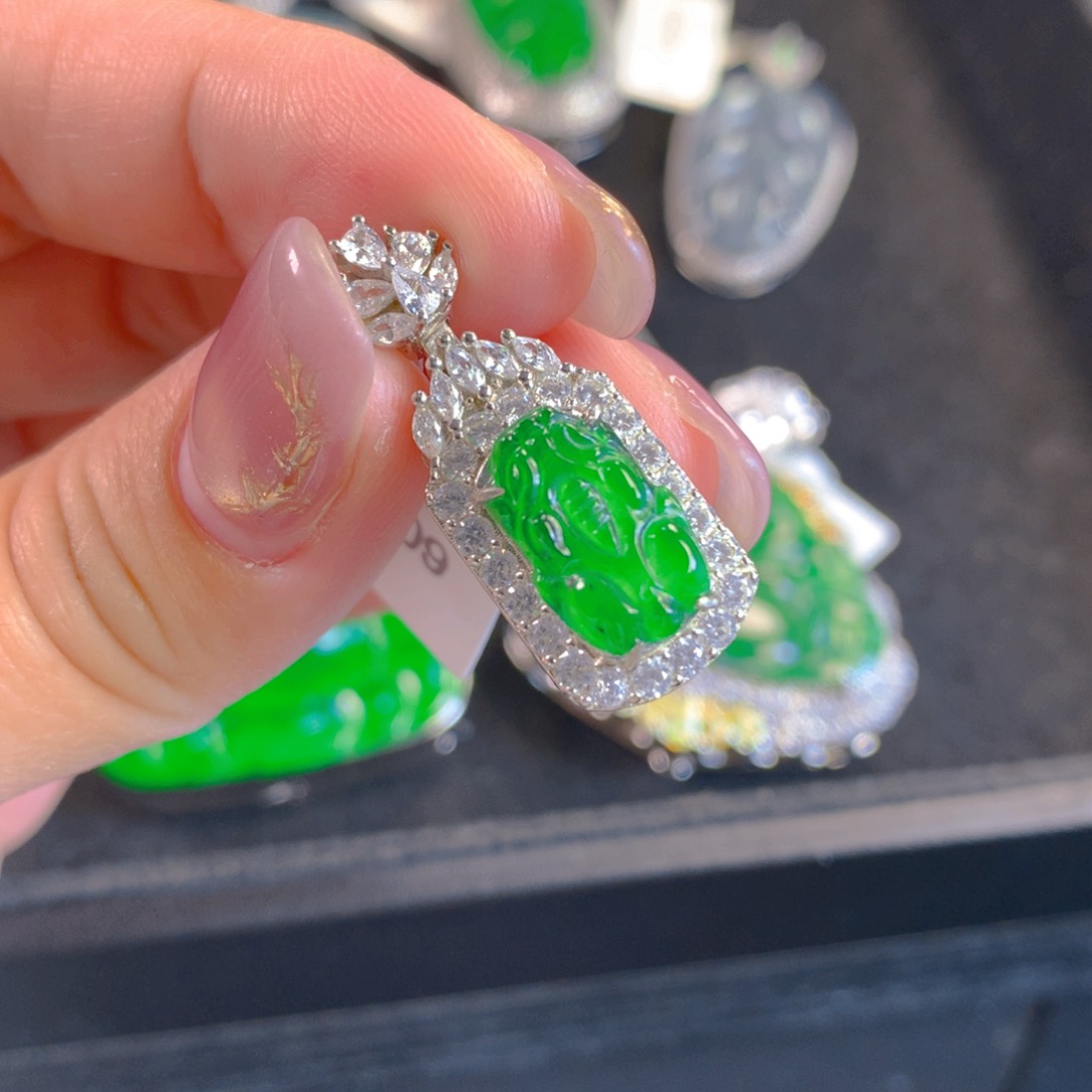 翡翠颈饰银S925镶嵌翡翠