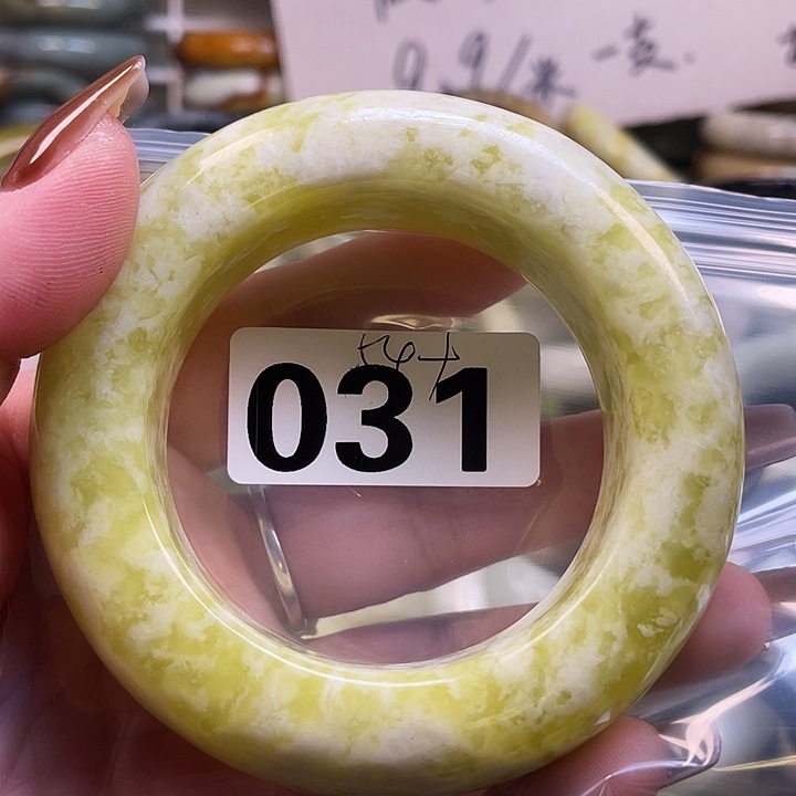 发***发蛇纹石玉未镶嵌手镯