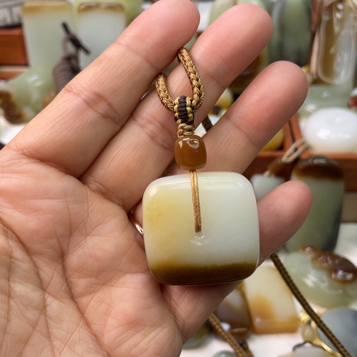 和田玉未镶嵌颈饰