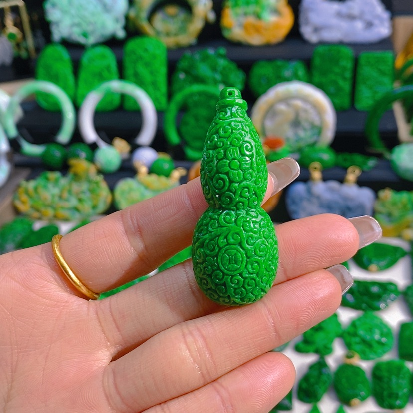 【闪购商品】翡翠颈饰未镶嵌阳绿葫芦