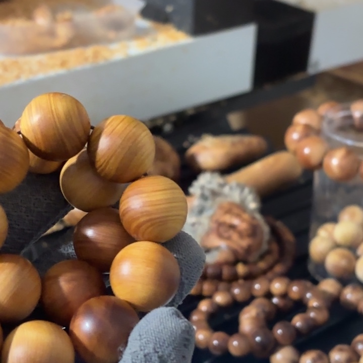 星***星柏木2.0黑油手持一条