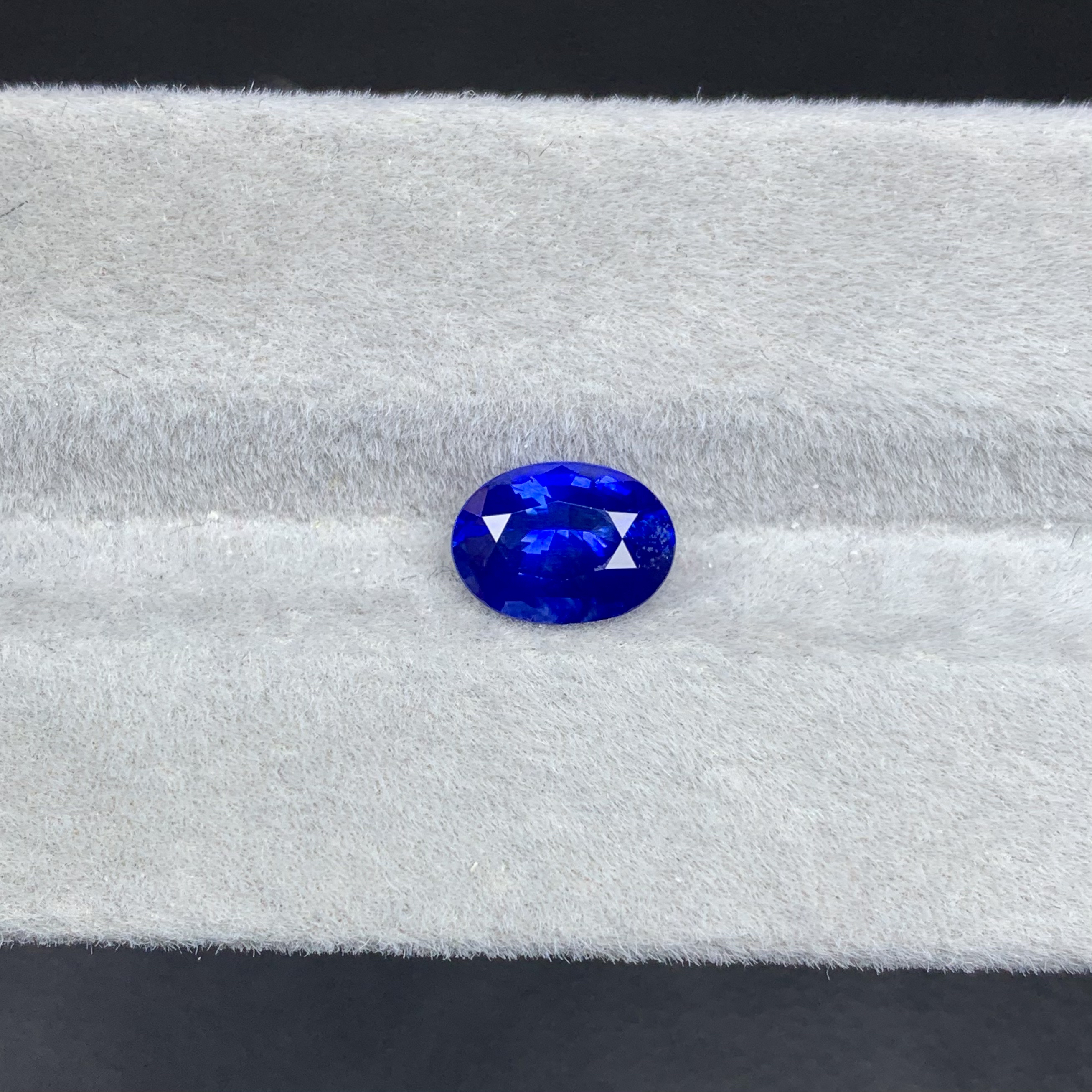 天然皇家蓝蓝宝石裸石1.57克拉6*8.3*4mm
