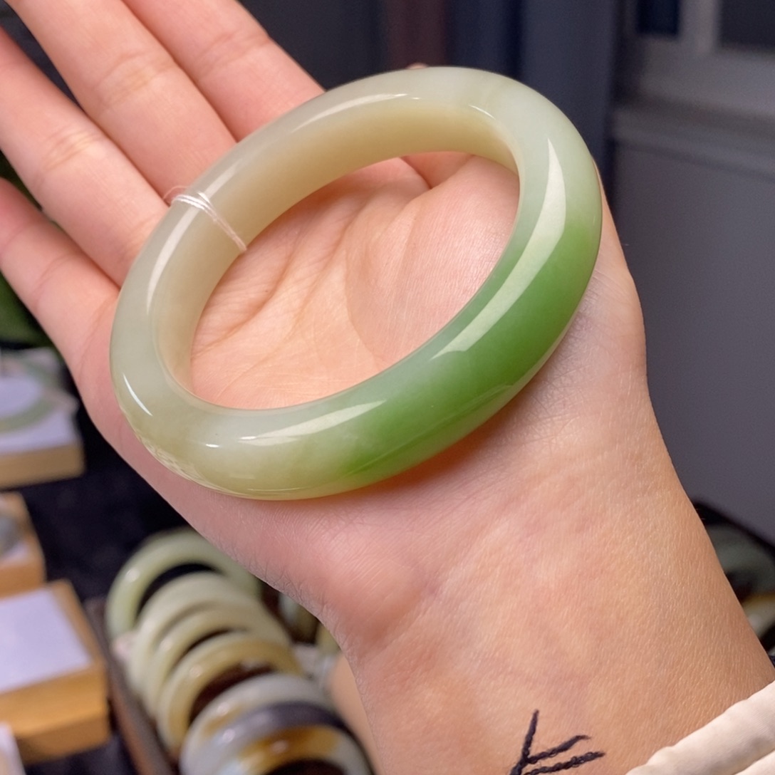 和田玉晴水一口翠青未镶嵌5657