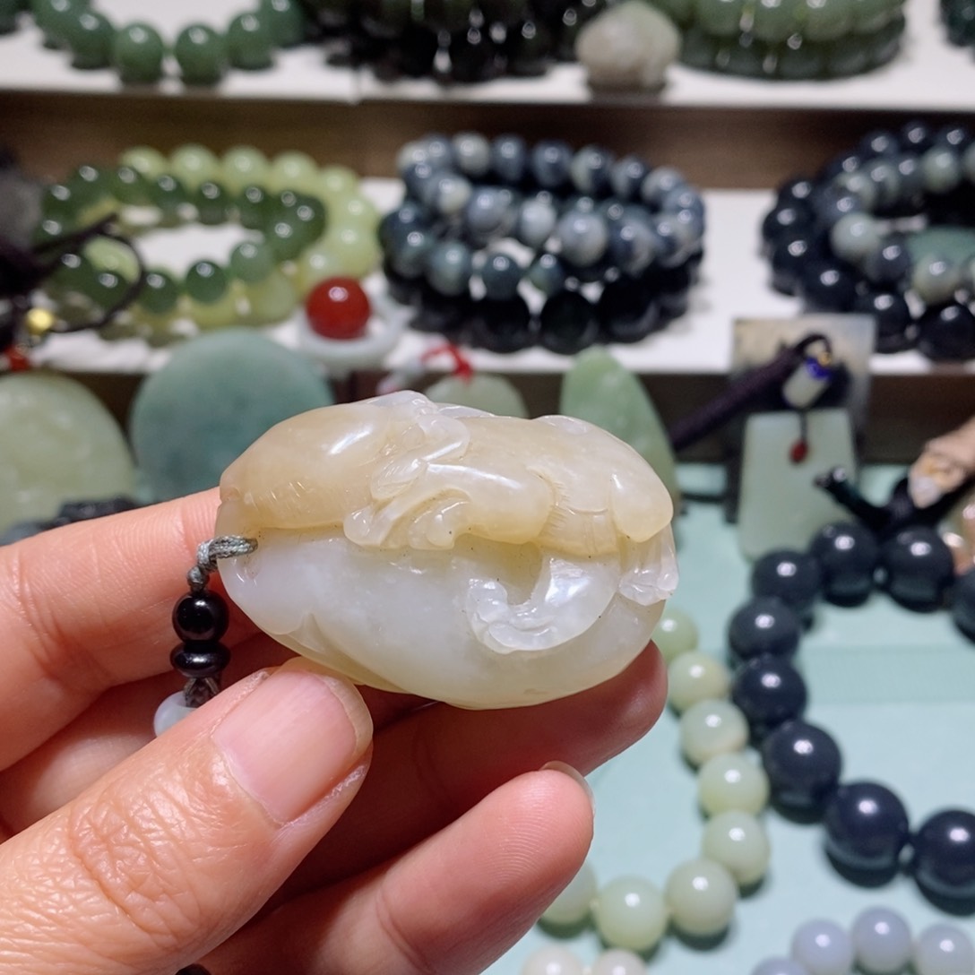 和田玉颈饰未镶嵌