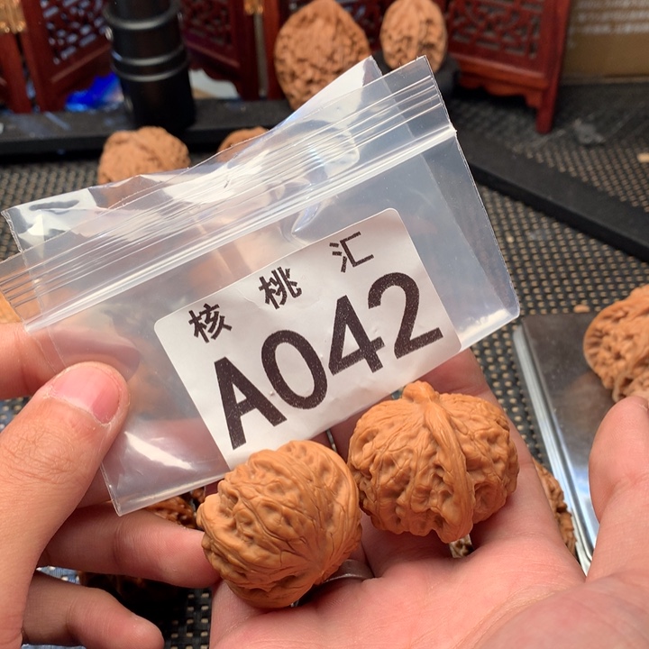 文玩核桃吊坠小金鱼