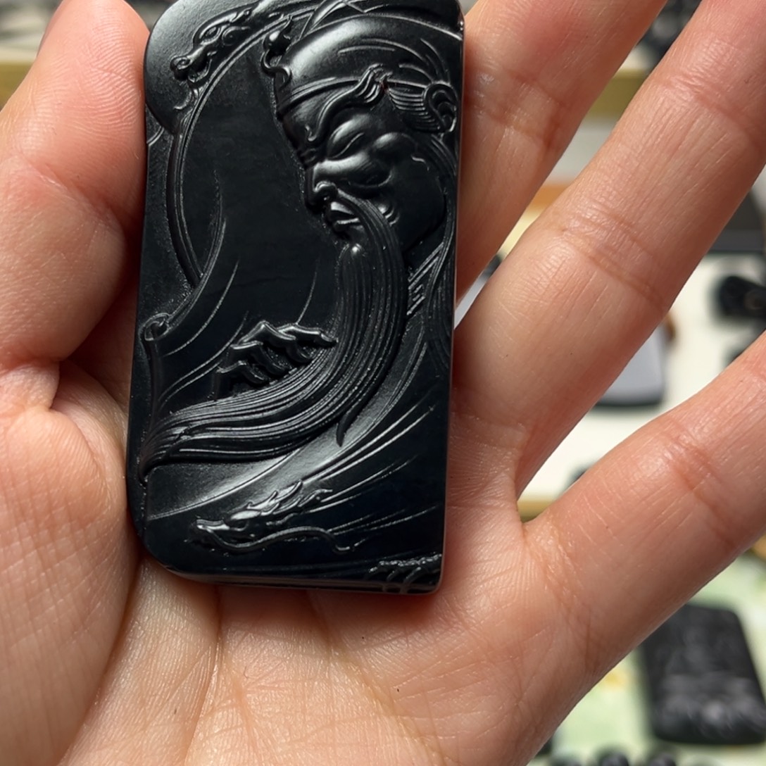 和田玉（墨玉）未镶嵌颈饰关公53克左右