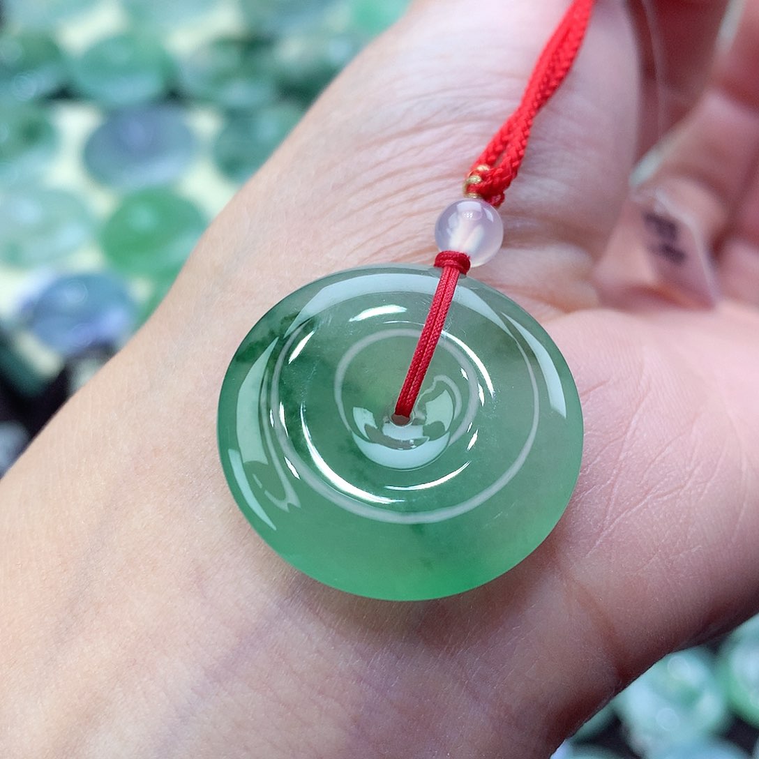 翡翠颈饰未镶嵌编号12。尺寸25.7-5.2