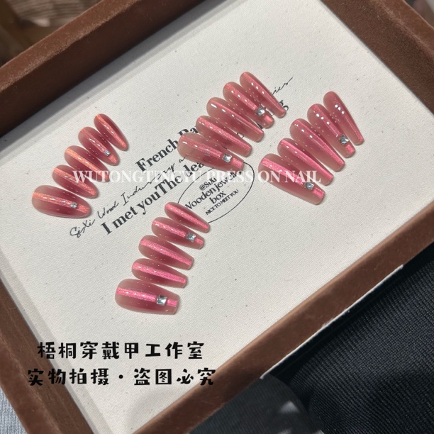 《冰镇杨梅酒》纯手工穿戴甲显白秋冬腮红手绘红色新款高级感美甲