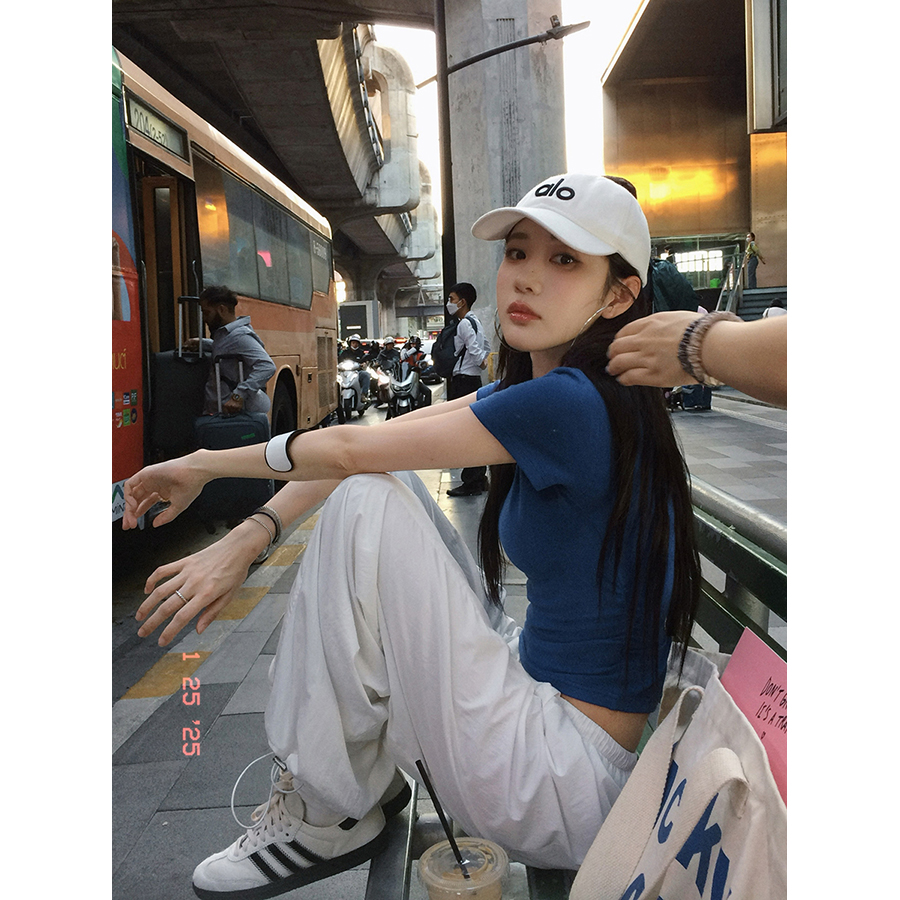 张贝贝 晚上8点 反叛女友 空气感 机能风户外伞兵裤