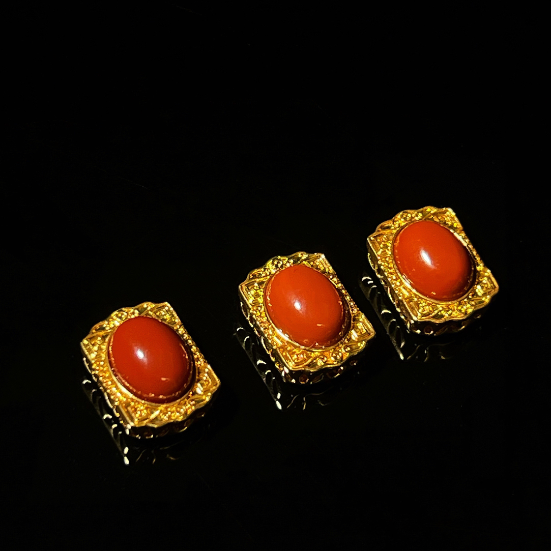 川料南红18k金背云