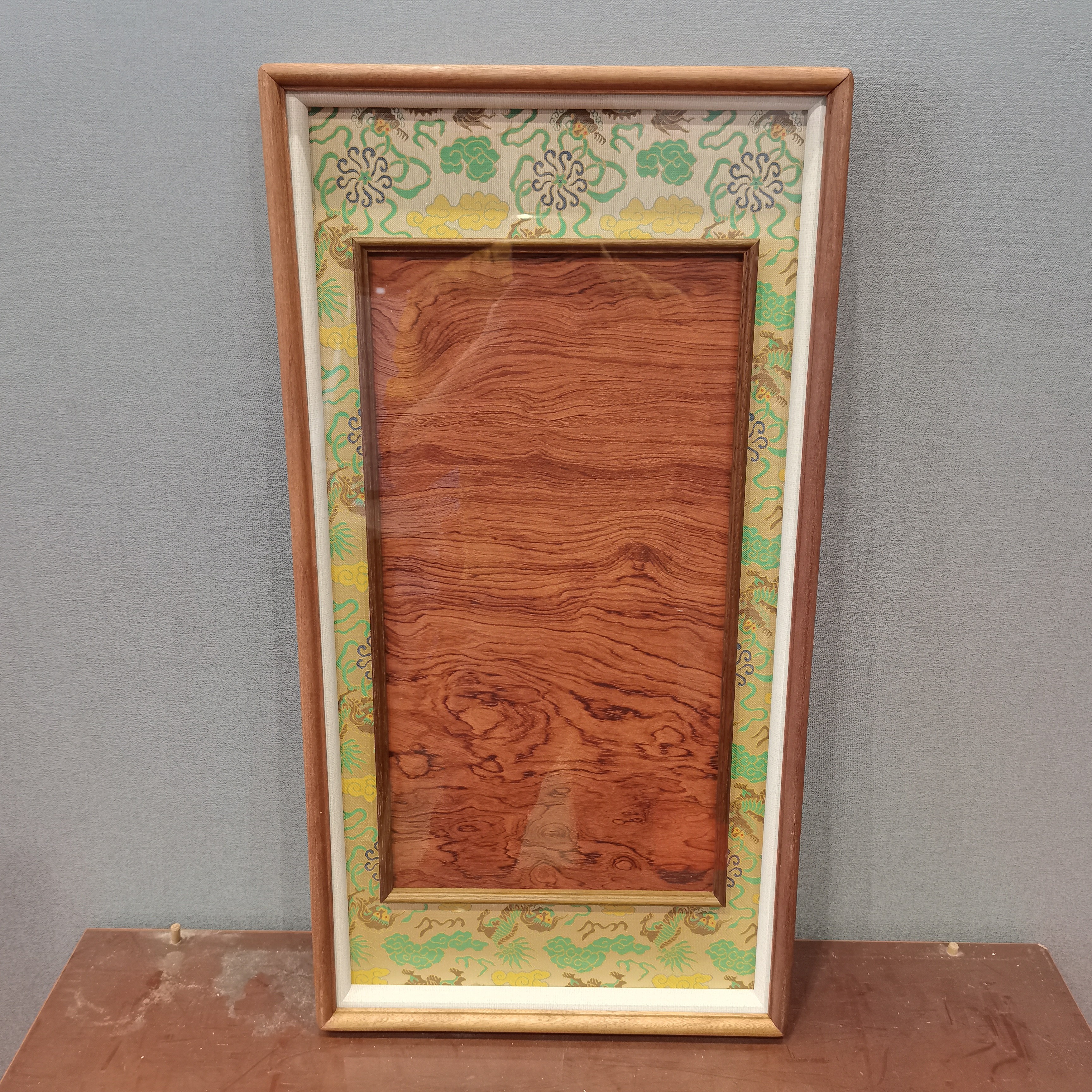 玉麒麟宋锦——65x33乌檀木框中框画框【画芯24x46】