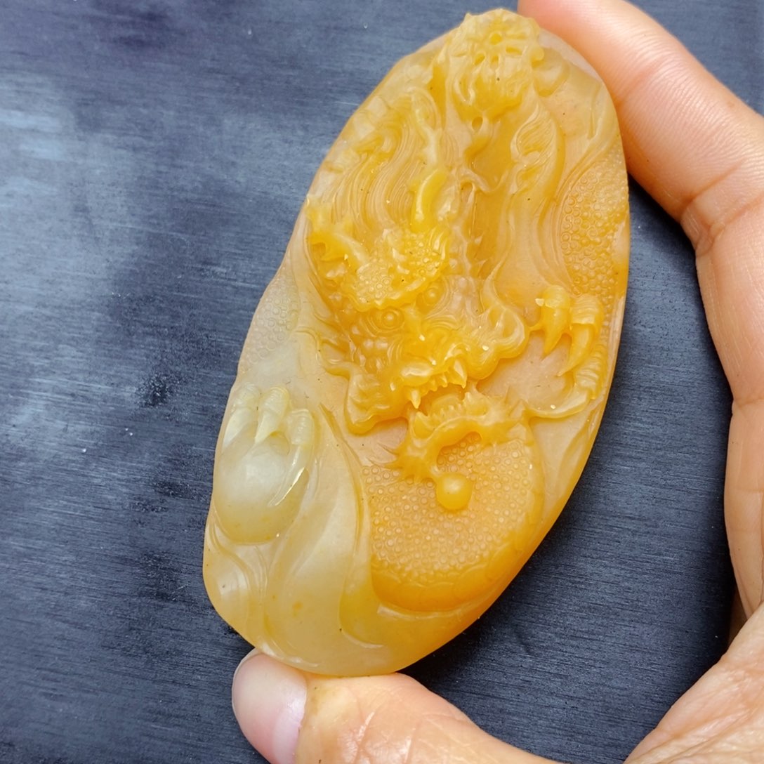 石英质玉（黄龙玉）颈饰未镶嵌