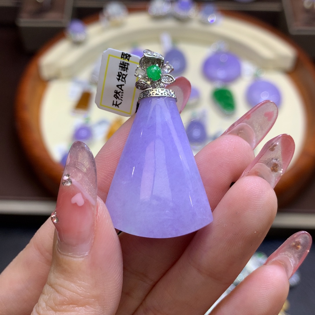 翡翠颈饰18K金镶嵌翡翠