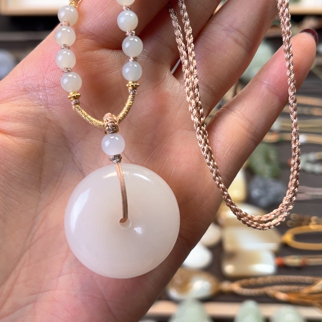 和田玉颈饰未镶嵌日***远平安扣