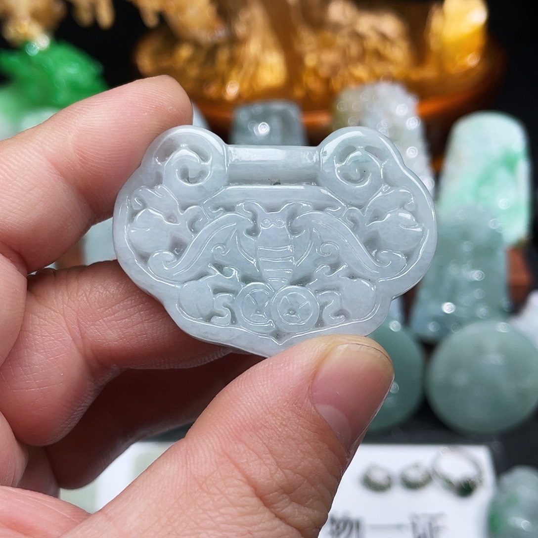 翡翠未镶嵌颈饰福在眼前