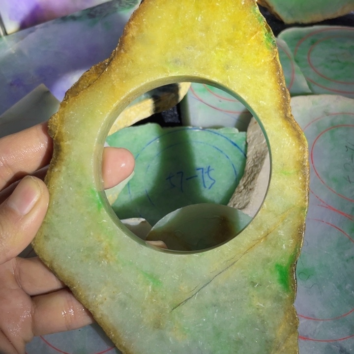 翡翠未镶嵌挂件板料