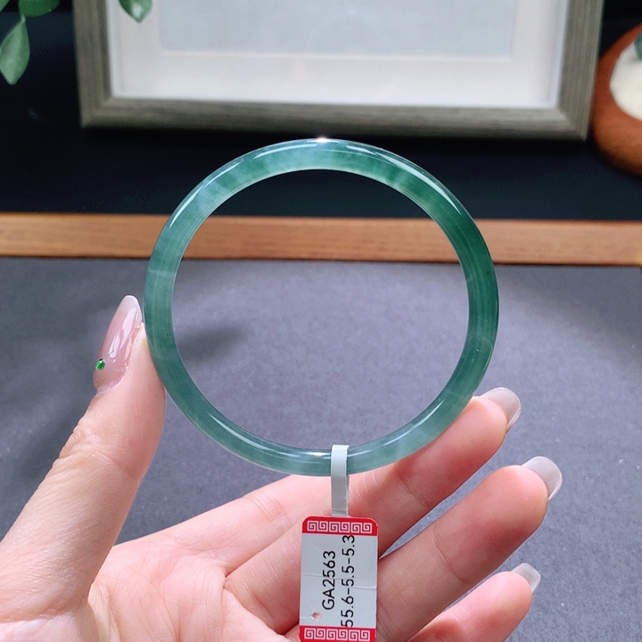 翡翠手镯未镶嵌天然翡翠手镯