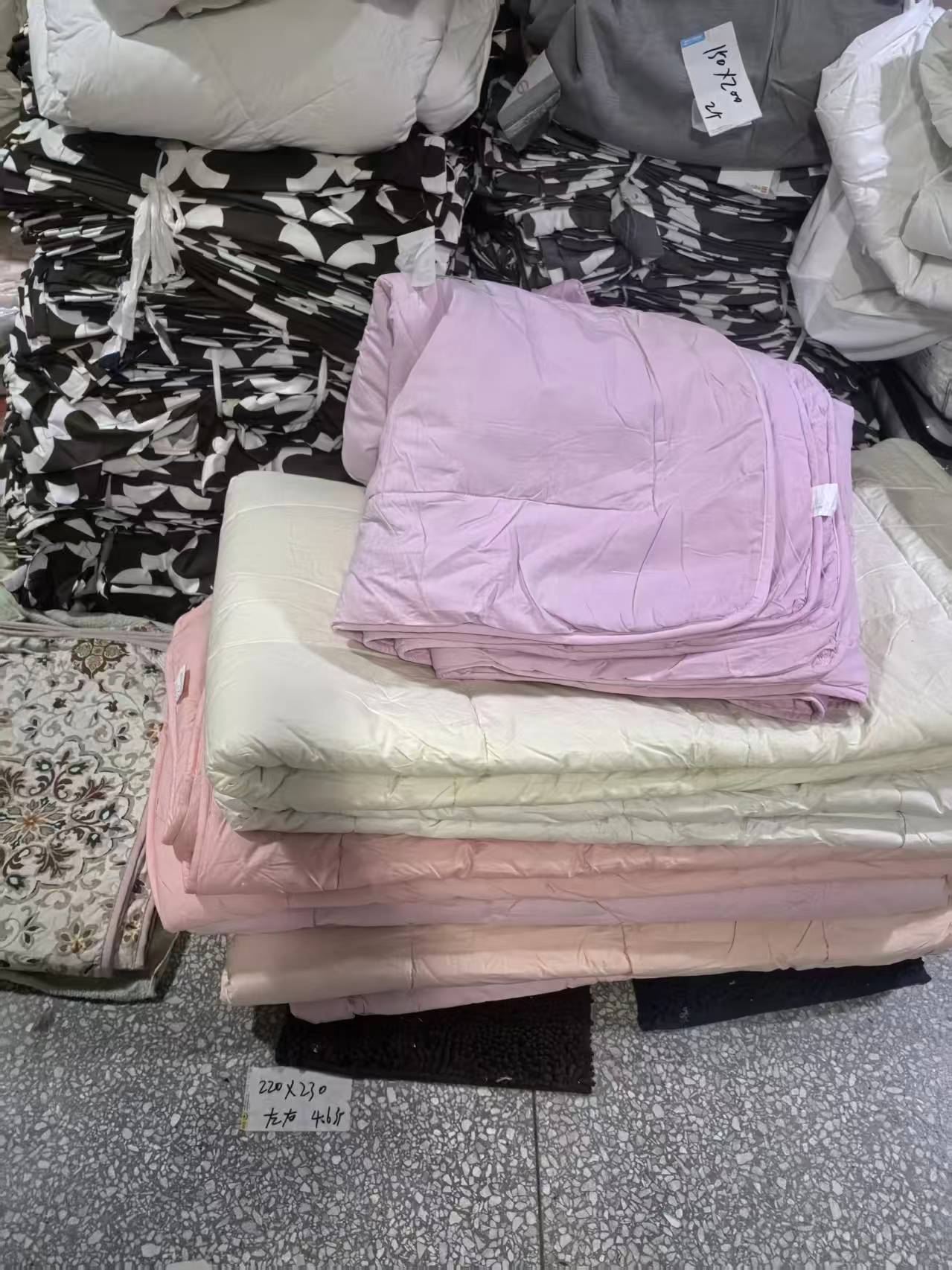 《厚广家》3楼200×230杂款表面全棉100%羊毛被 发1张瑕疵款不挑色