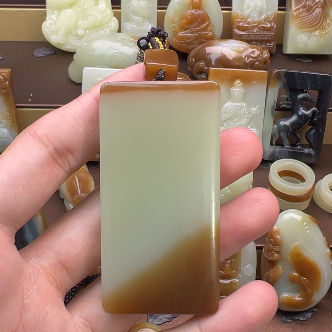 &***朵和田玉（糖玉）未镶嵌颈饰