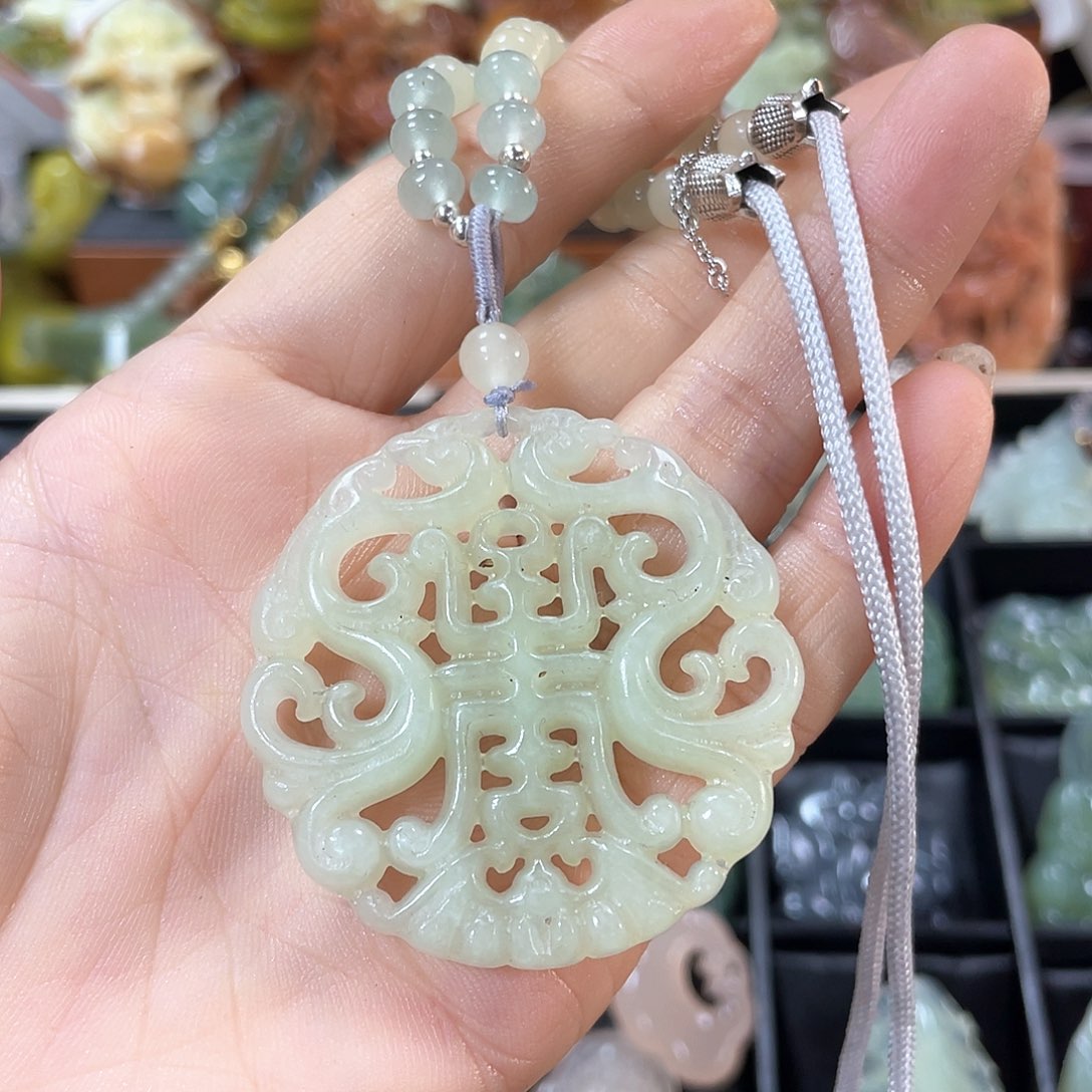 蛇纹石玉颈饰未镶嵌